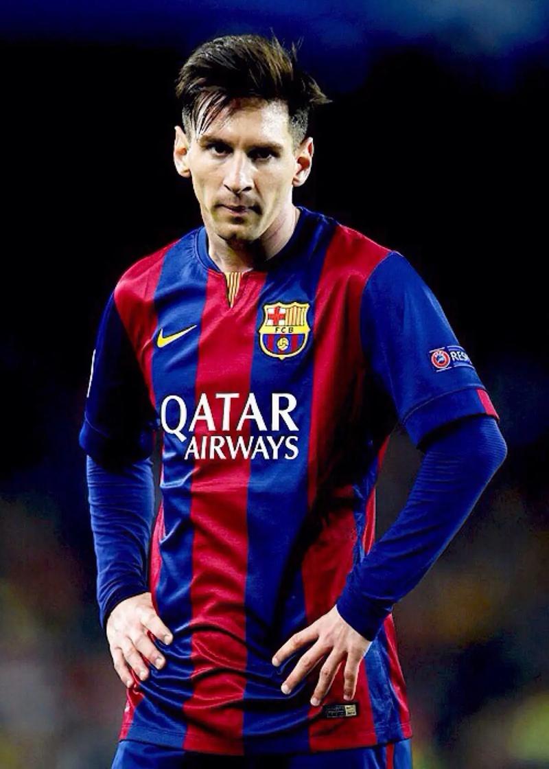 足协杯赛前举办垫场赛，张凌峰等四名成年球员对阵五十名小球员（足协杯赛前上演趣味垫场赛：张凌峰等4位成年球员对阵50名小球员）