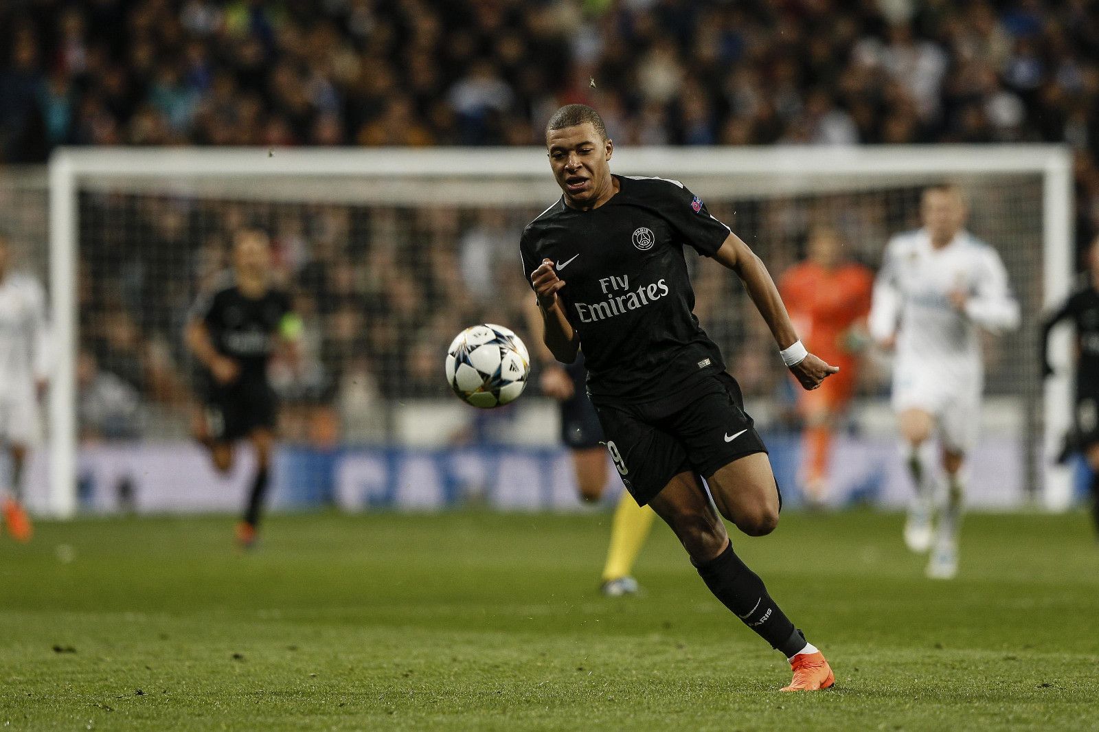 友谊赛半场：迪亚斯接连造险，哥伦比亚暂0-0澳大利亚（半场战报：迪亚斯连续制造威胁，哥伦比亚与澳大利亚互交白卷）