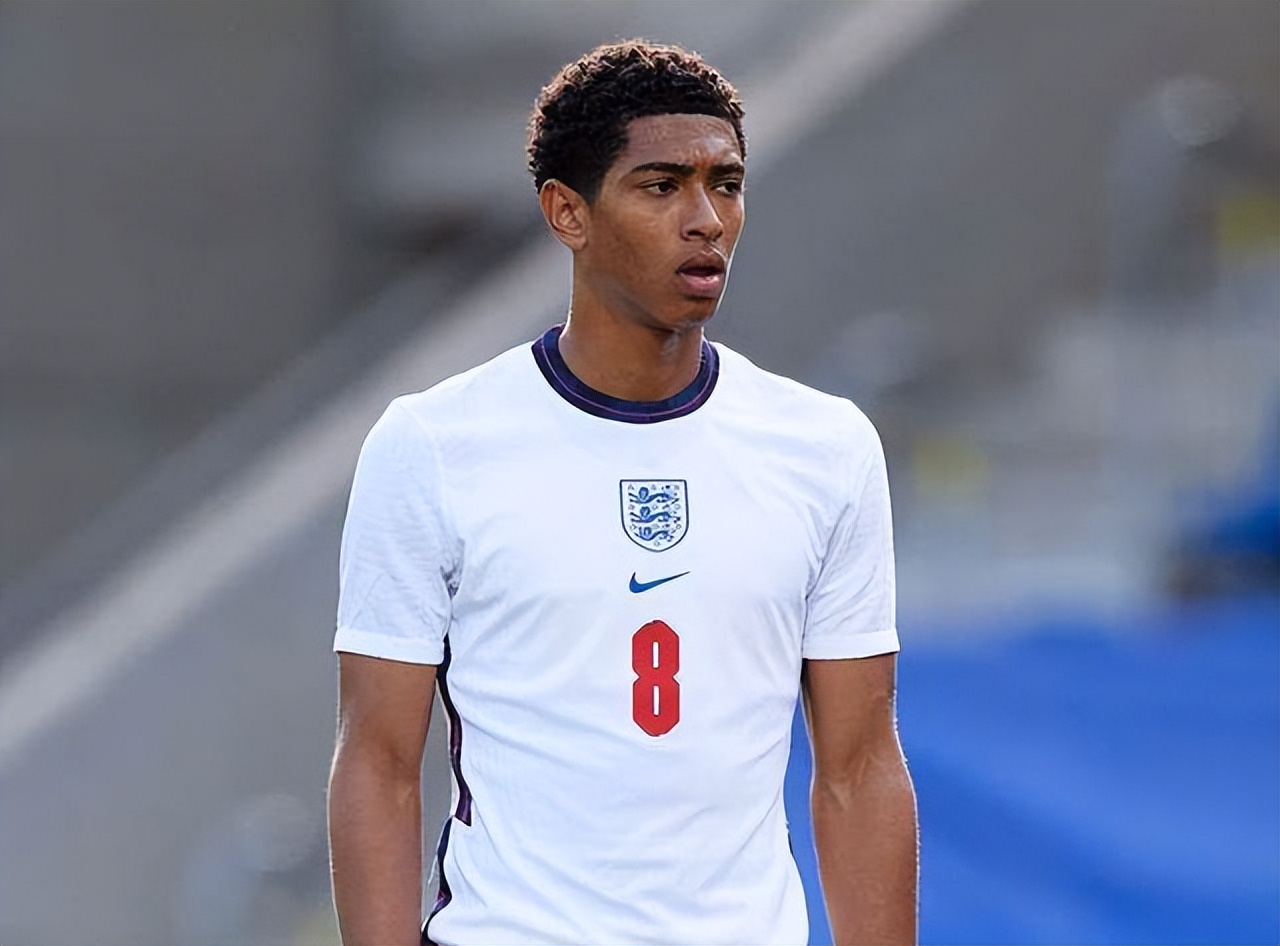 欧冠半场：卡尔进球被吹，凯恩中柱，拜仁暂0-0葡萄牙体育（欧冠半场战报：卡尔进球被判无效，凯恩中柱，拜仁暂与葡萄牙体育0-0）