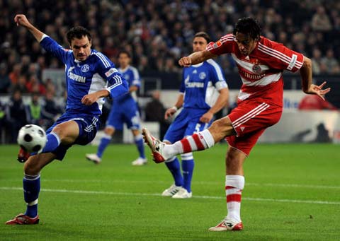 西甲16轮比赛精彩纷呈，多队争夺保级名额，各队表现起伏，悬念迭起。（西甲第16轮看点十足：保级混战升级，球队状态起伏，悬念丛生）