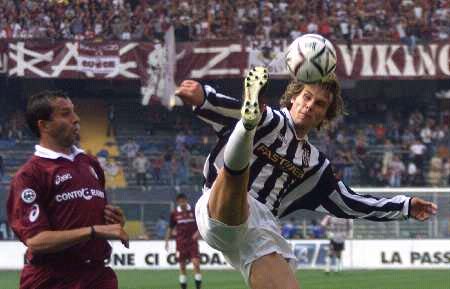 囧叔向裁判施压后染红，罗基：容忍这种行为问题会越来越严重