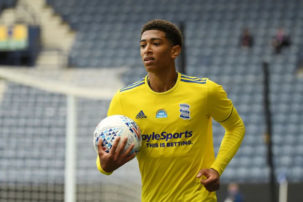 图片报：谢什科对加盟纽卡和曼联持开放态度，他更倾向于曼联