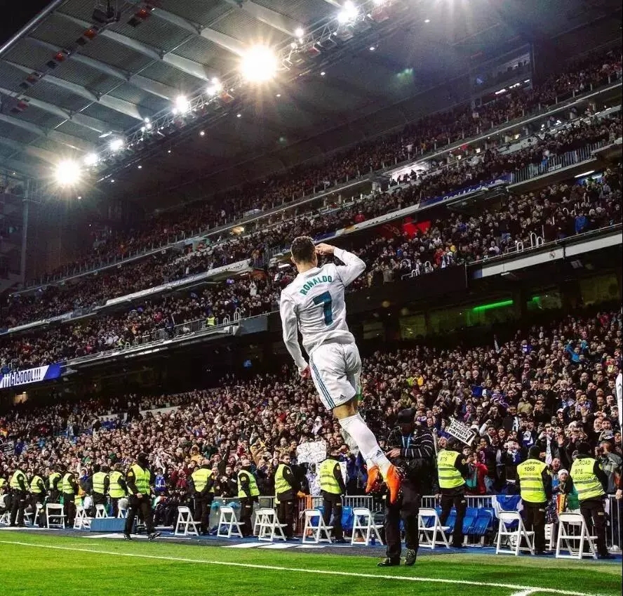 记者：曼联领跑谢什科争夺战，莱比锡要价7500万欧+浮动