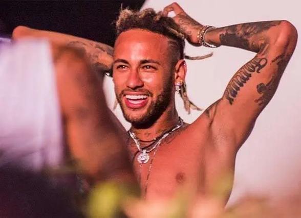 世俱杯赛制：扩军至32队对标世界杯 潜在黑马多（世俱杯新赛制：扩军至32队比肩世界杯，黑马涌现可期）