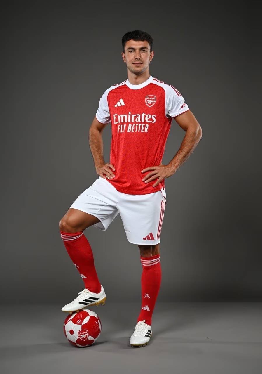 巴萨旧将：足球世界没人能达到梅西的高度，他让我们变得更好