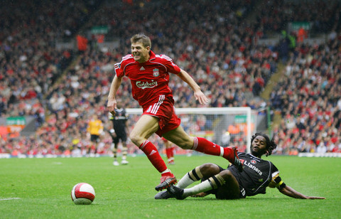 卫报：前加拿大女足教练因性侵球员被判监禁，出狱后没有被禁足