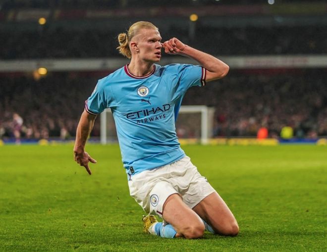 拉拉维亚晒照庆祝客场之旅结束