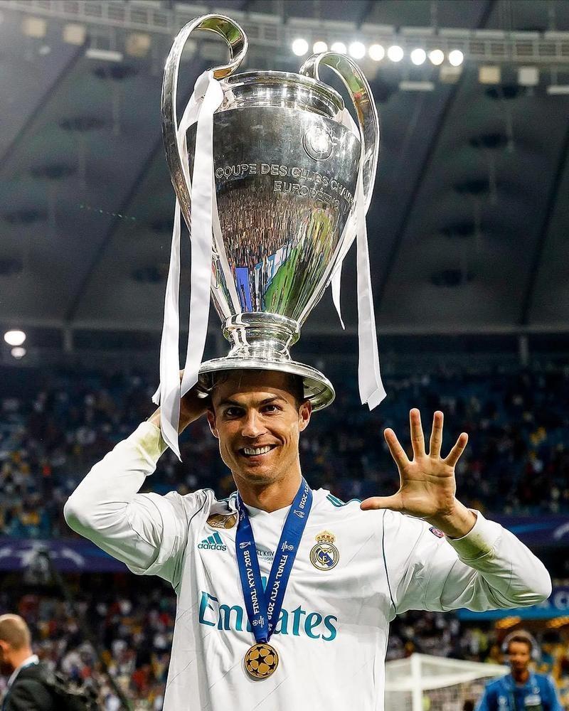 阿莫林抱头无奈！曼联队长补时踢飞空门+2次高射炮 尴尬40射门0球