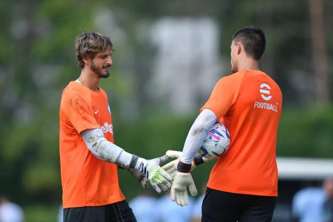 德天空：拜仁无意放走基亚拉，新合同正在筹备中（德国天空体育：拜仁不考虑放走基亚拉，续约已在推进）