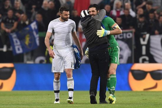 前巴萨总监：我们当时想签下伊萨克，目的是让他接替苏亚雷斯