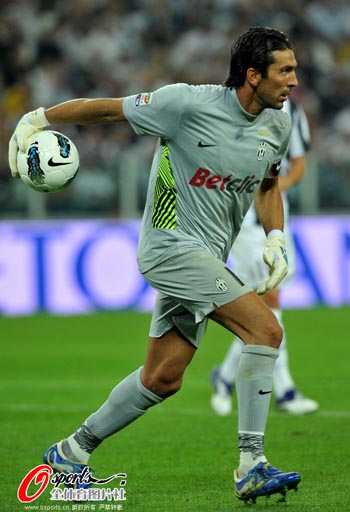 CBA：广东男篮轻松击败宁波队