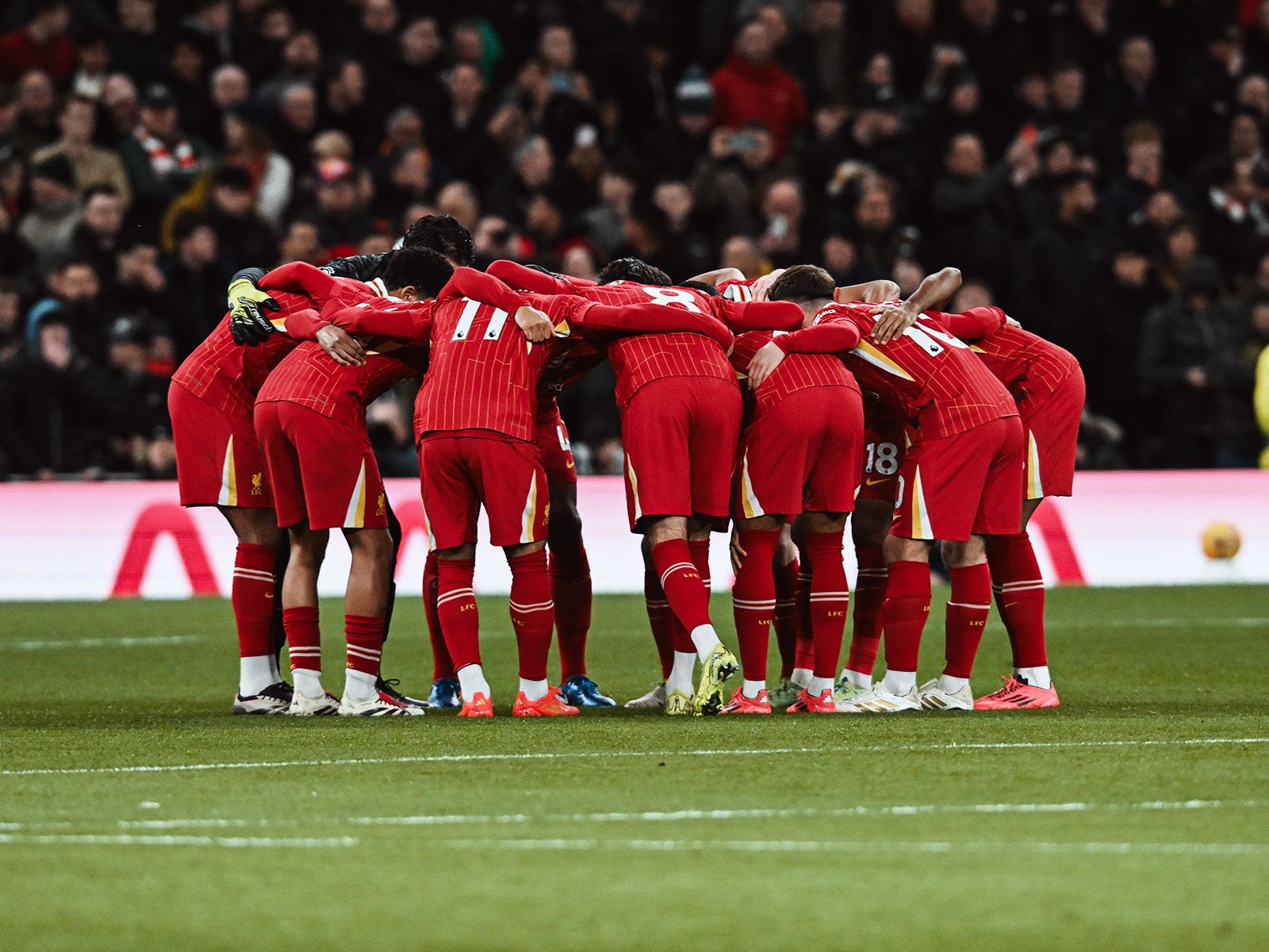 这脚任意球让门将都愣住了