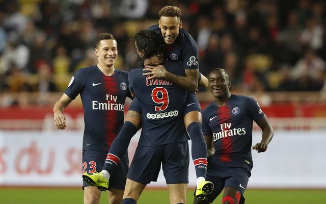 足球职业化的全球趋势（全球足球职业化发展态势）